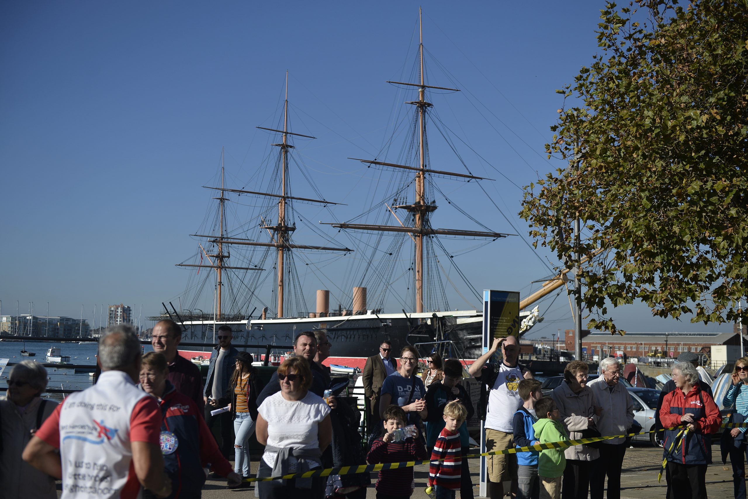 runners passing HMS Victory